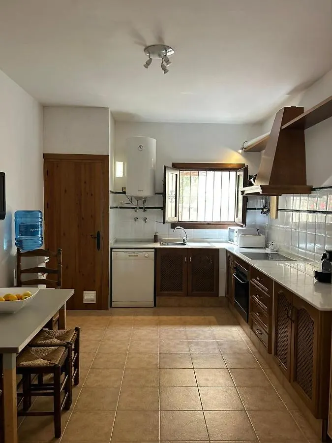 Сasa de vacaciones Casa Con Piscina En San Jose Sotillo
