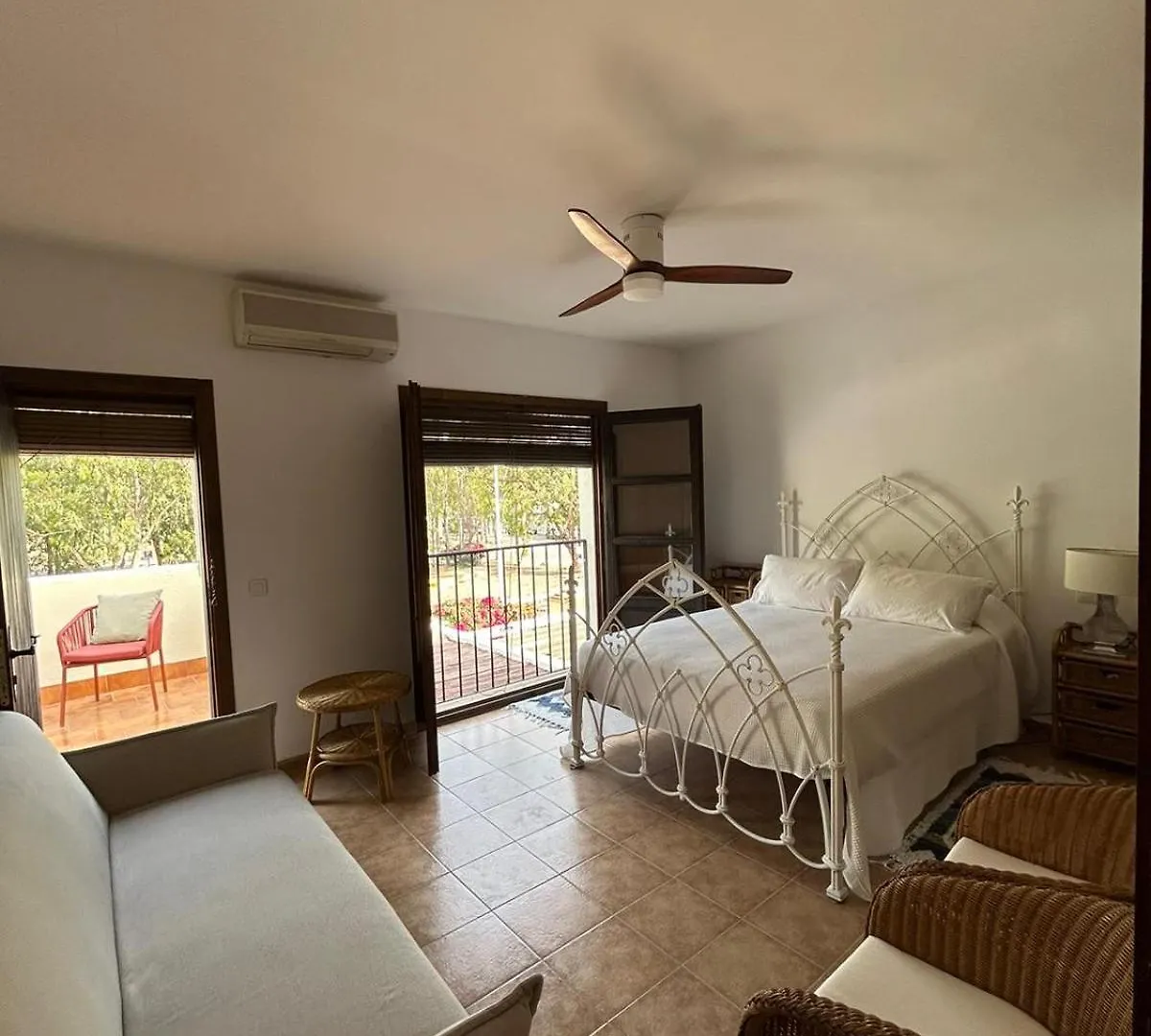 Casa Con Piscina En San Jose Sotillo Сasa de vacaciones