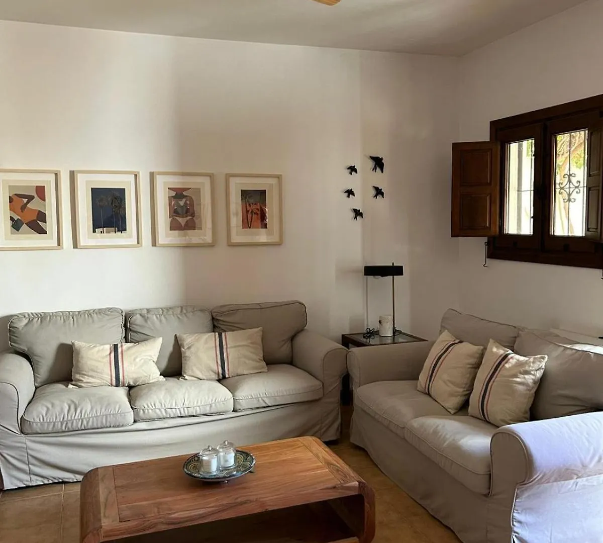 Сasa de vacaciones Casa Con Piscina En San Jose Sotillo